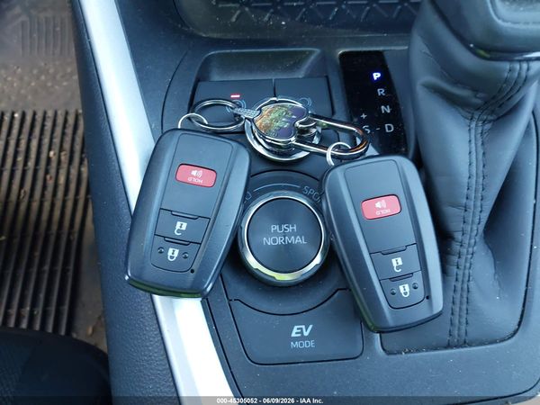 2025 TOYOTA RAV4 HYBRID XLE