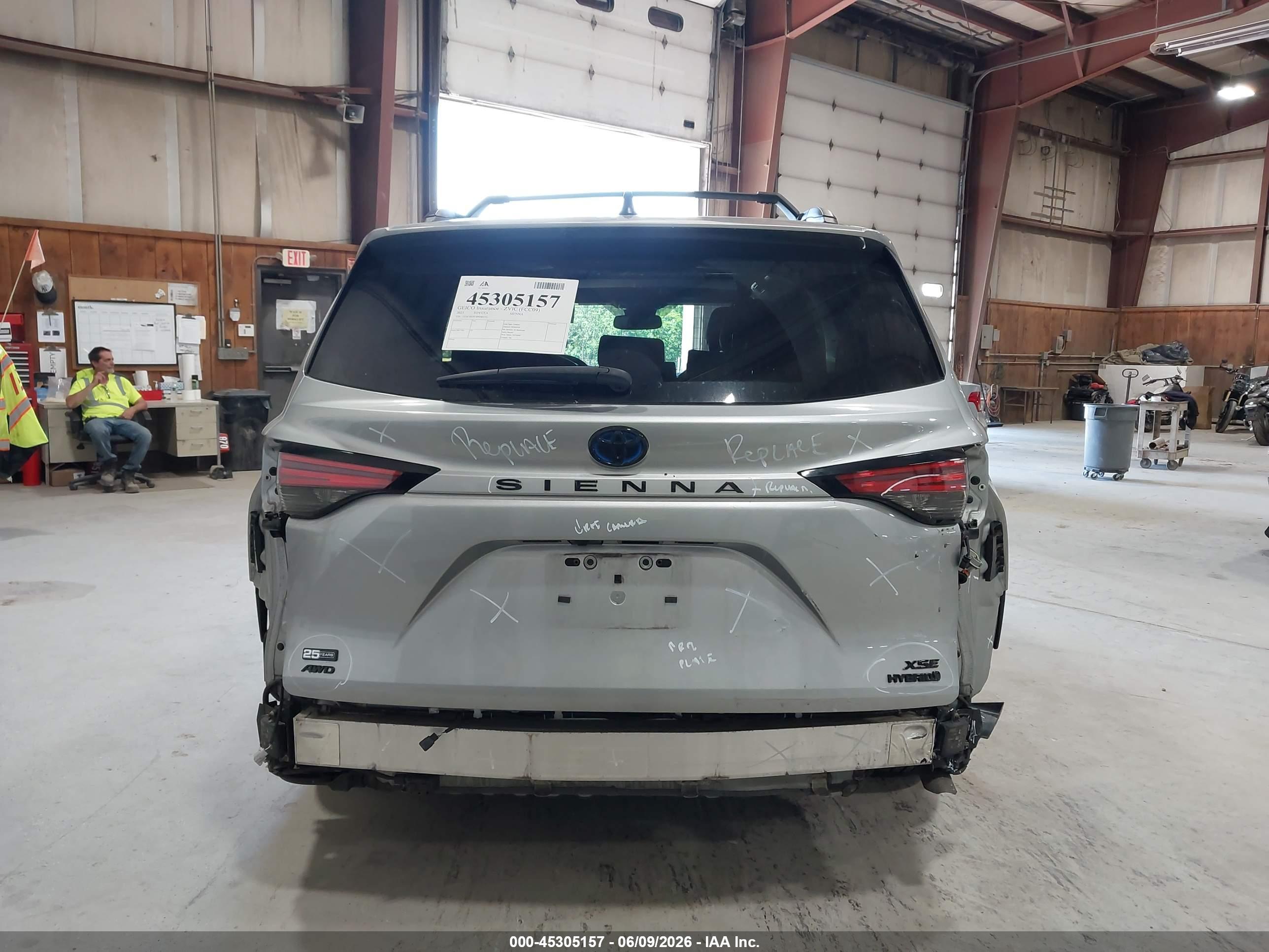 2023 TOYOTA SIENNA 25TH ANNIVERSARY EDITION