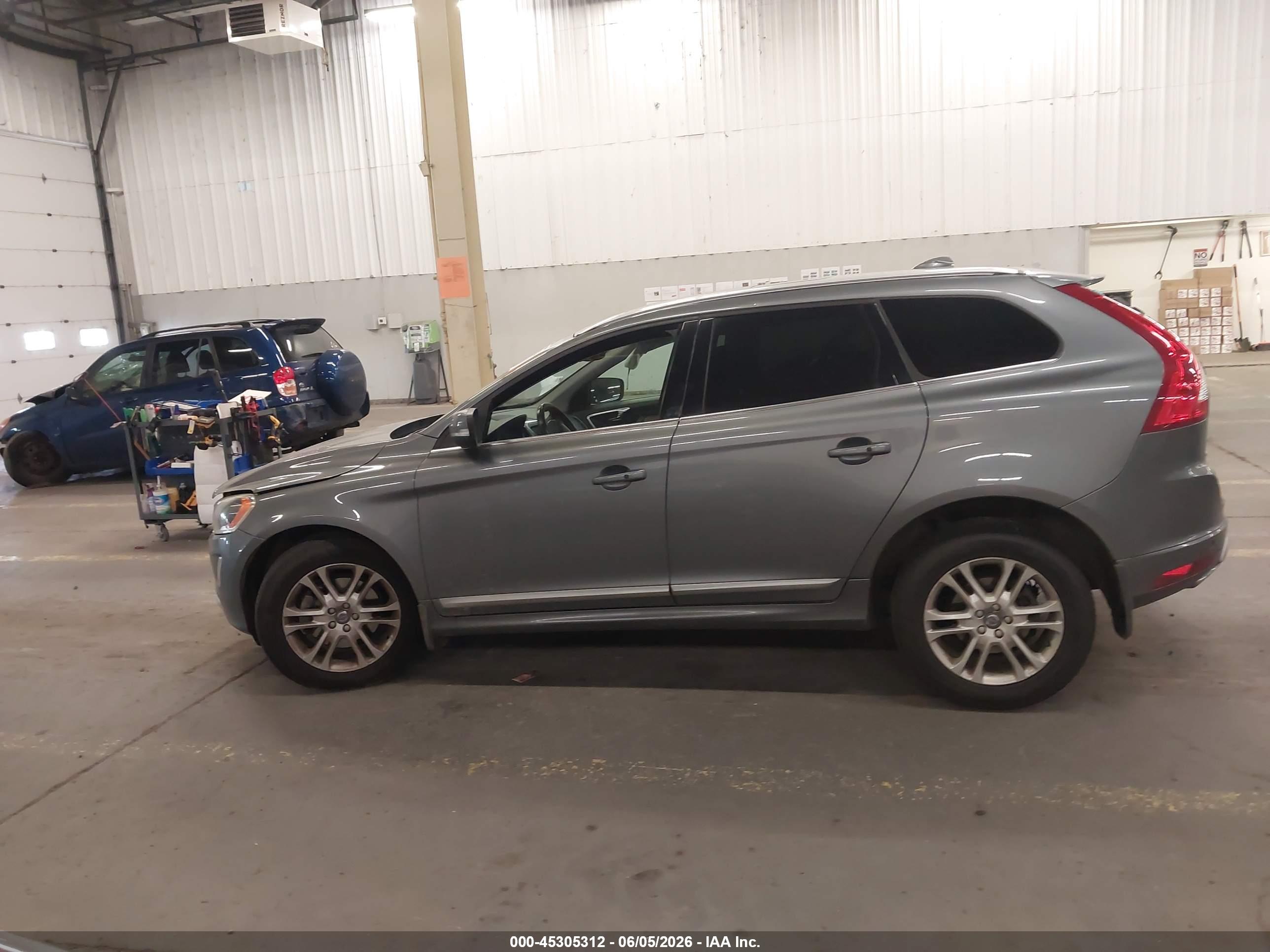 2016 VOLVO XC60 T5 PLATINUM
