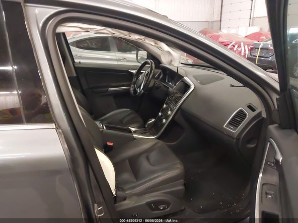 2016 VOLVO XC60 T5 PLATINUM