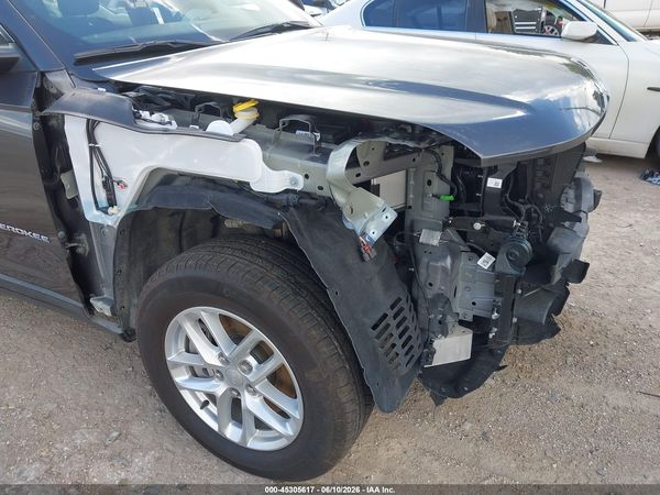 2025 JEEP GRAND CHEROKEE L LAREDO X 4X2