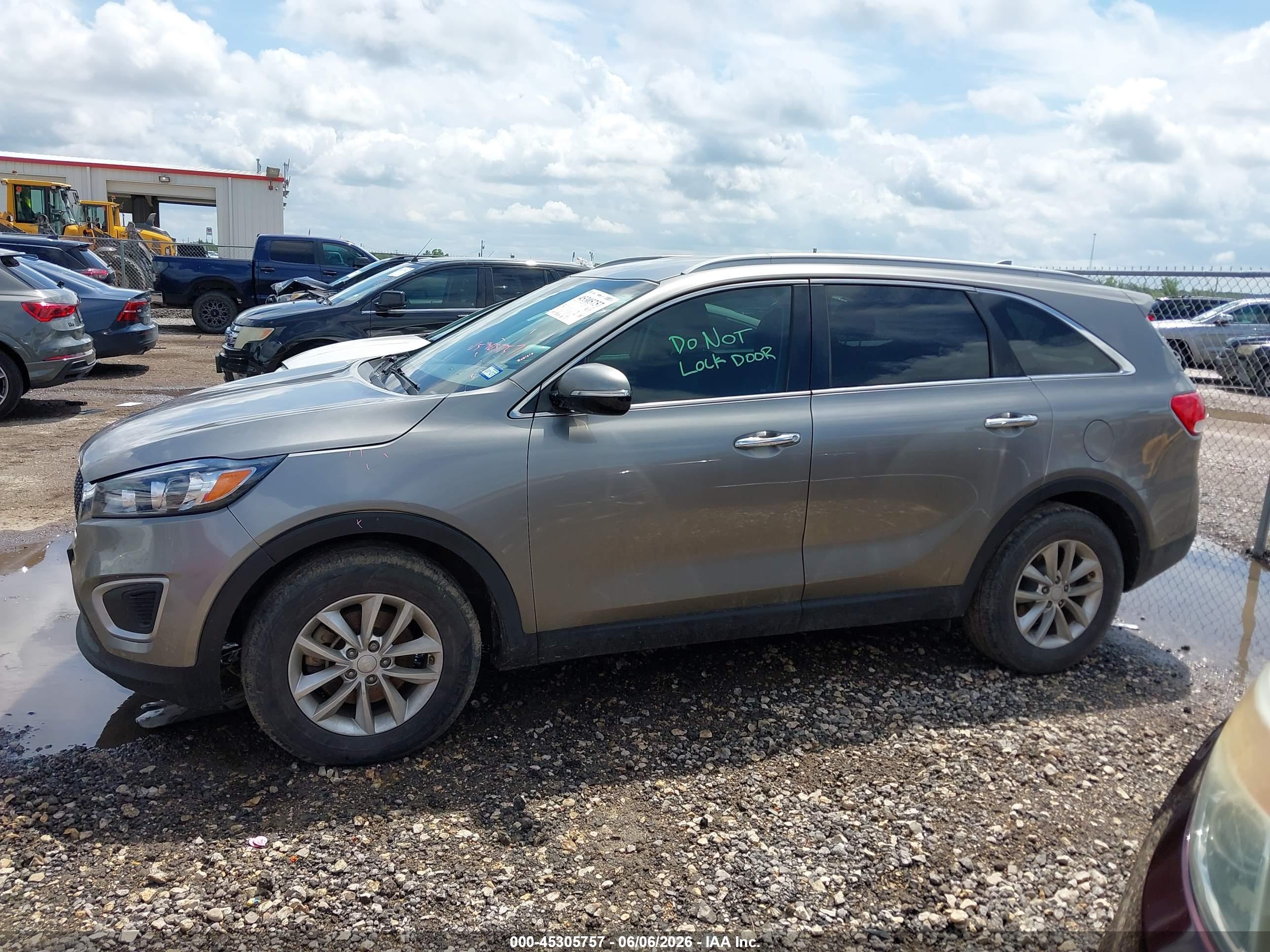 2017 KIA SORENTO 2.4L LX
