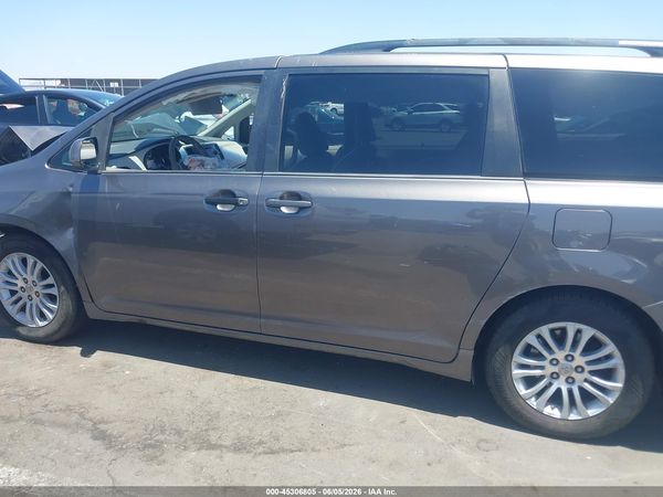 2013 TOYOTA SIENNA XLE V6 8 PASSENGER