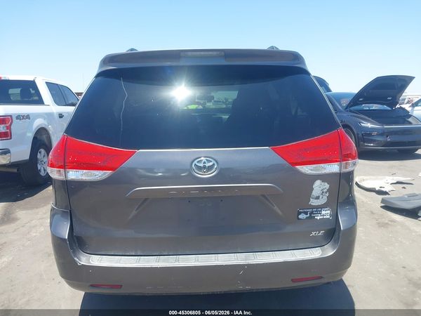 2013 TOYOTA SIENNA XLE V6 8 PASSENGER