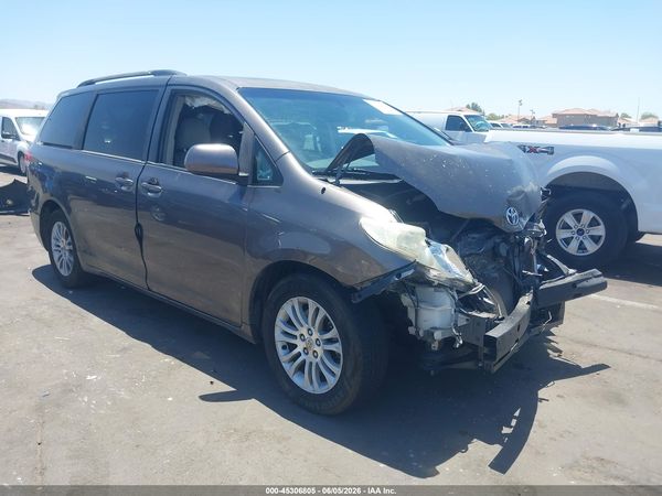 2013 TOYOTA SIENNA XLE V6 8 PASSENGER