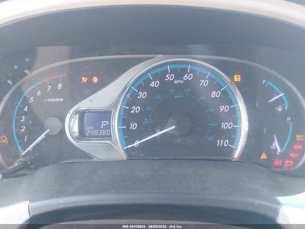 2013 TOYOTA SIENNA XLE V6 8 PASSENGER
