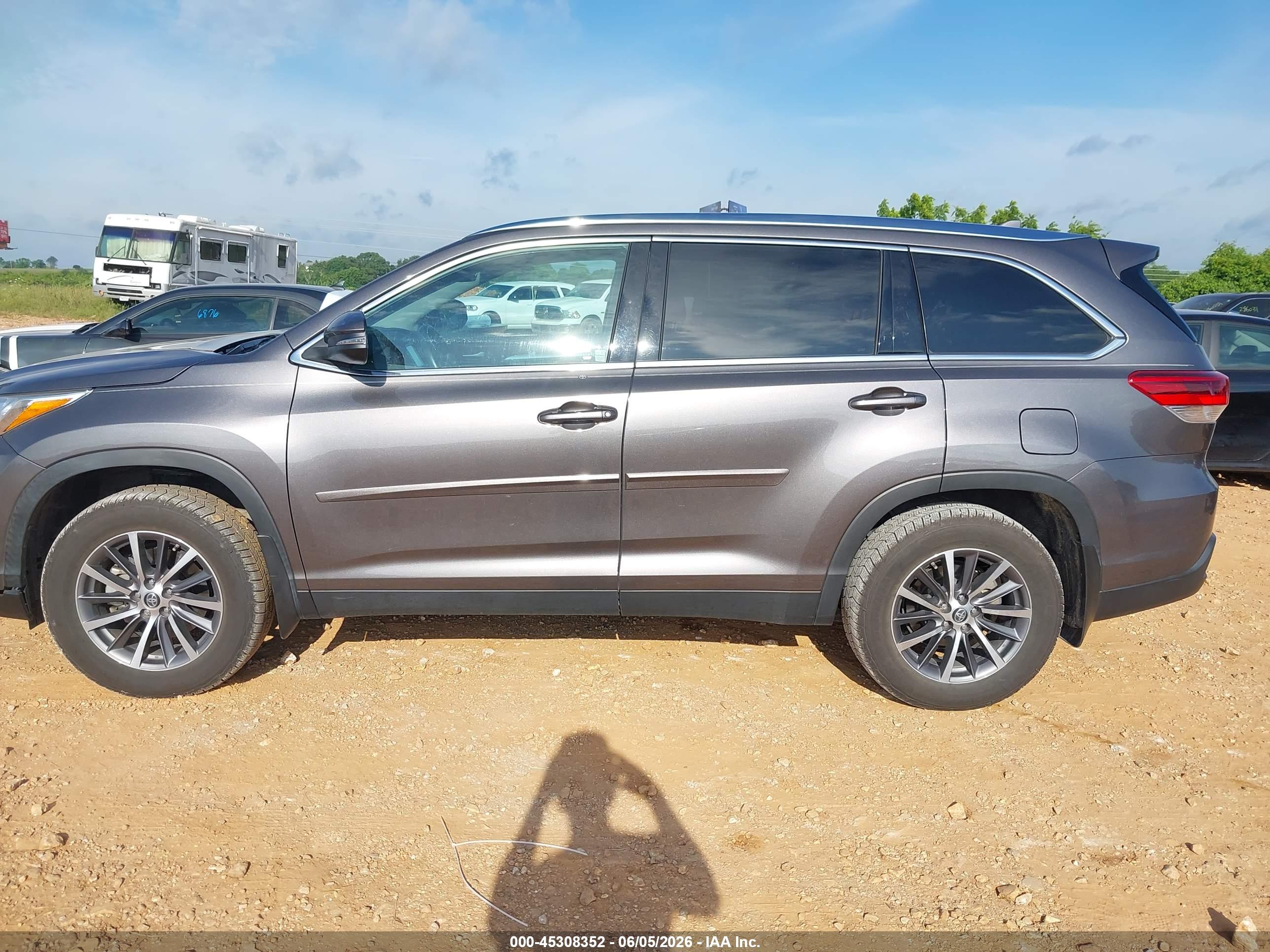 2019 TOYOTA HIGHLANDER XLE