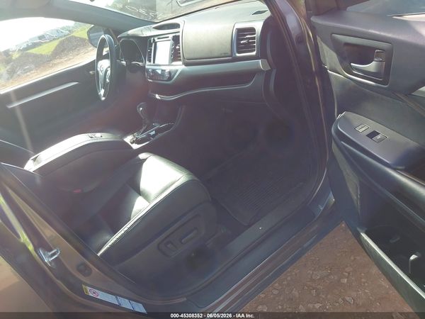 2019 TOYOTA HIGHLANDER XLE