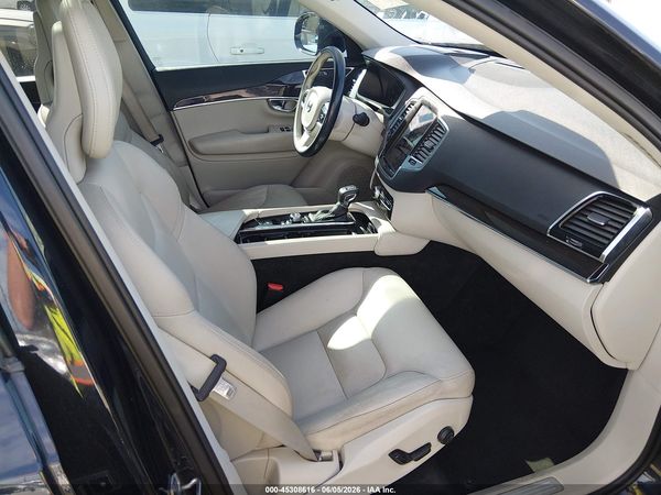 2017 VOLVO XC90 T6 MOMENTUM