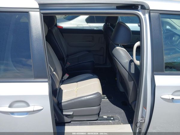 2018 KIA SEDONA LX