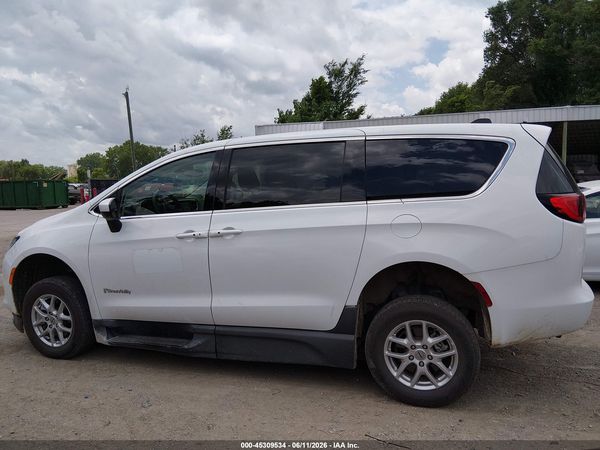 2023 CHRYSLER VOYAGER LX