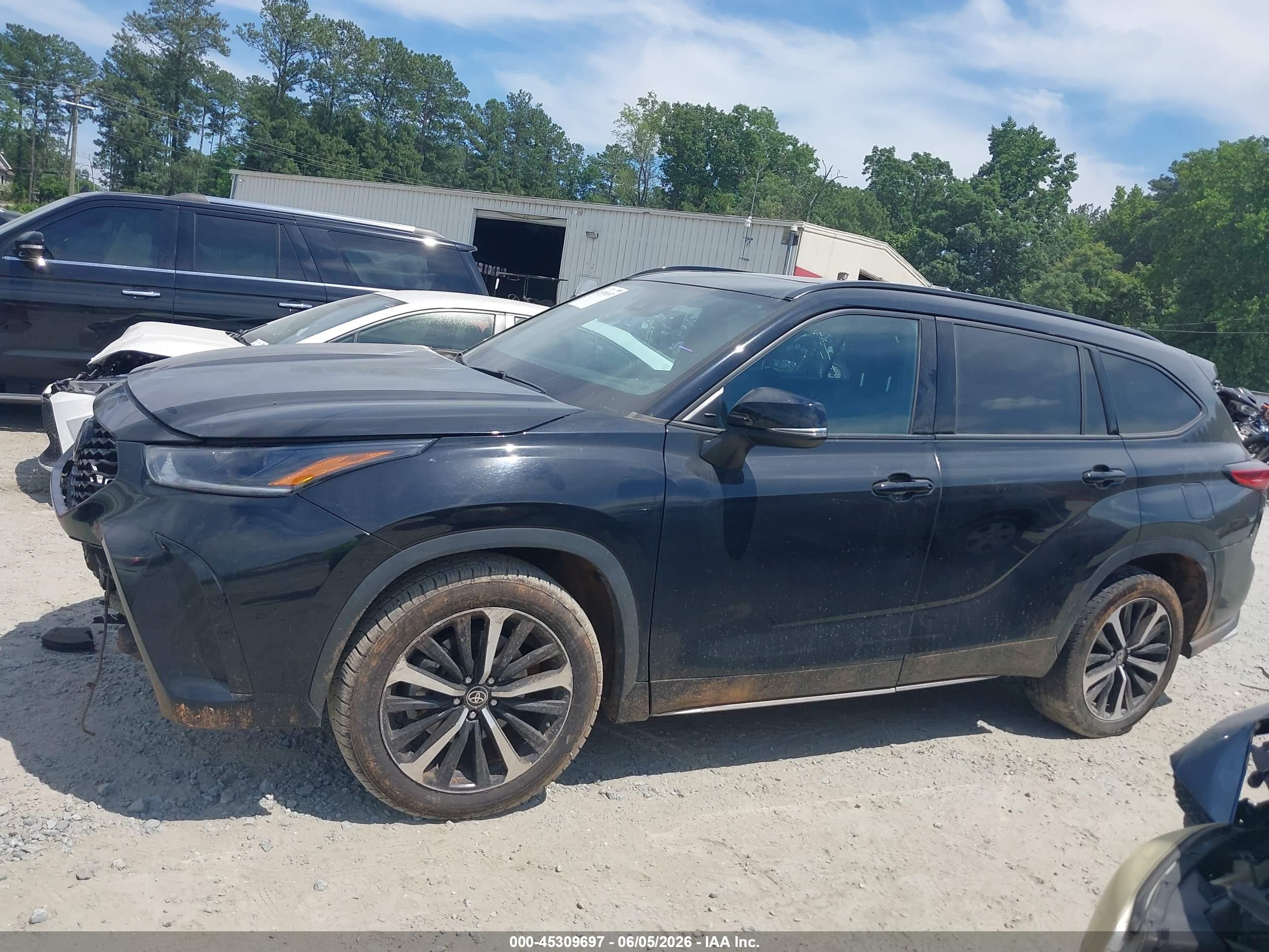 2021 TOYOTA HIGHLANDER XSE