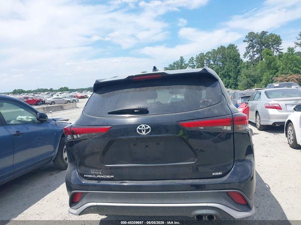 2021 TOYOTA HIGHLANDER XSE