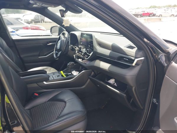 2021 TOYOTA HIGHLANDER XSE