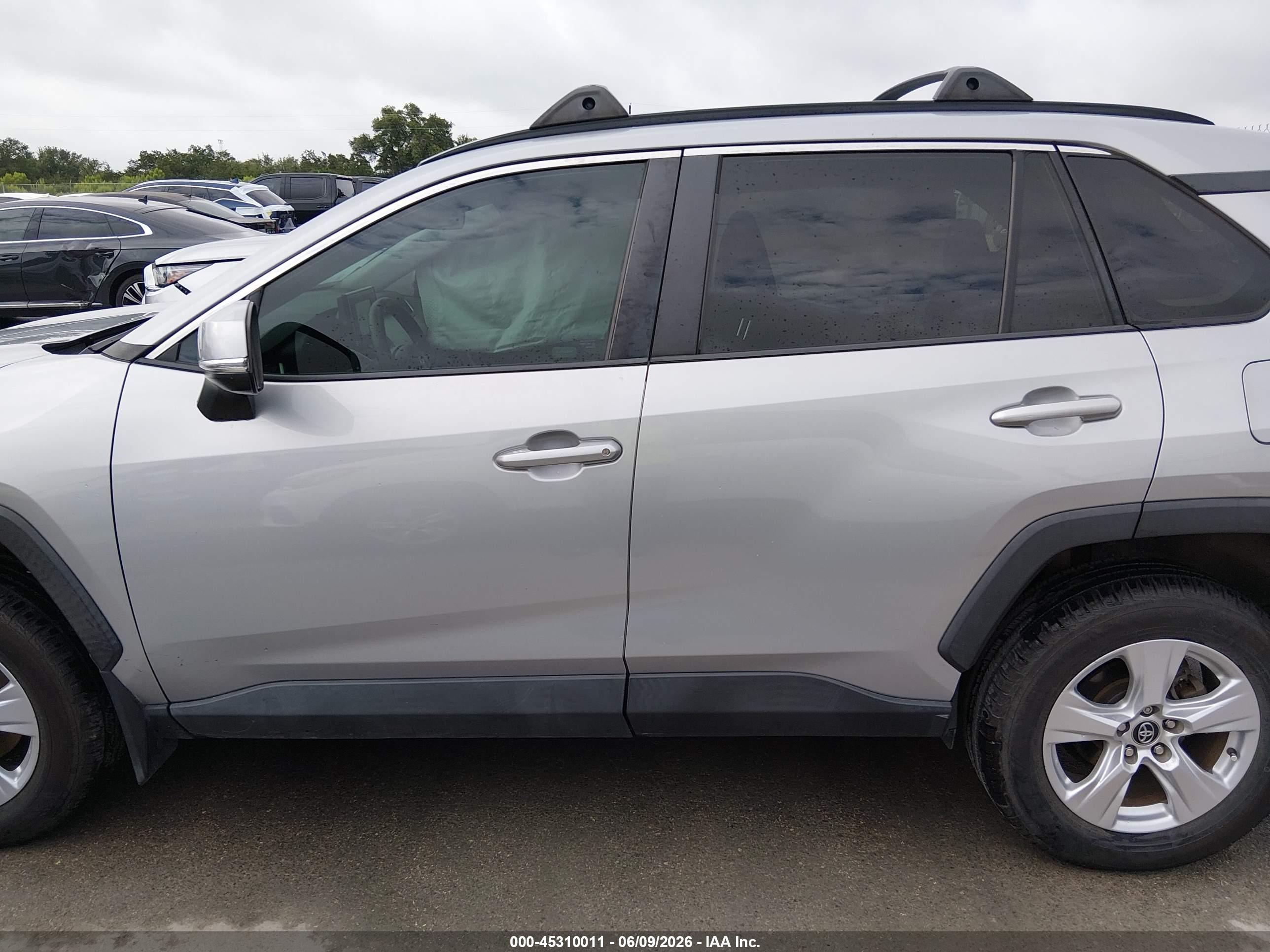 2020 TOYOTA RAV4 XLE