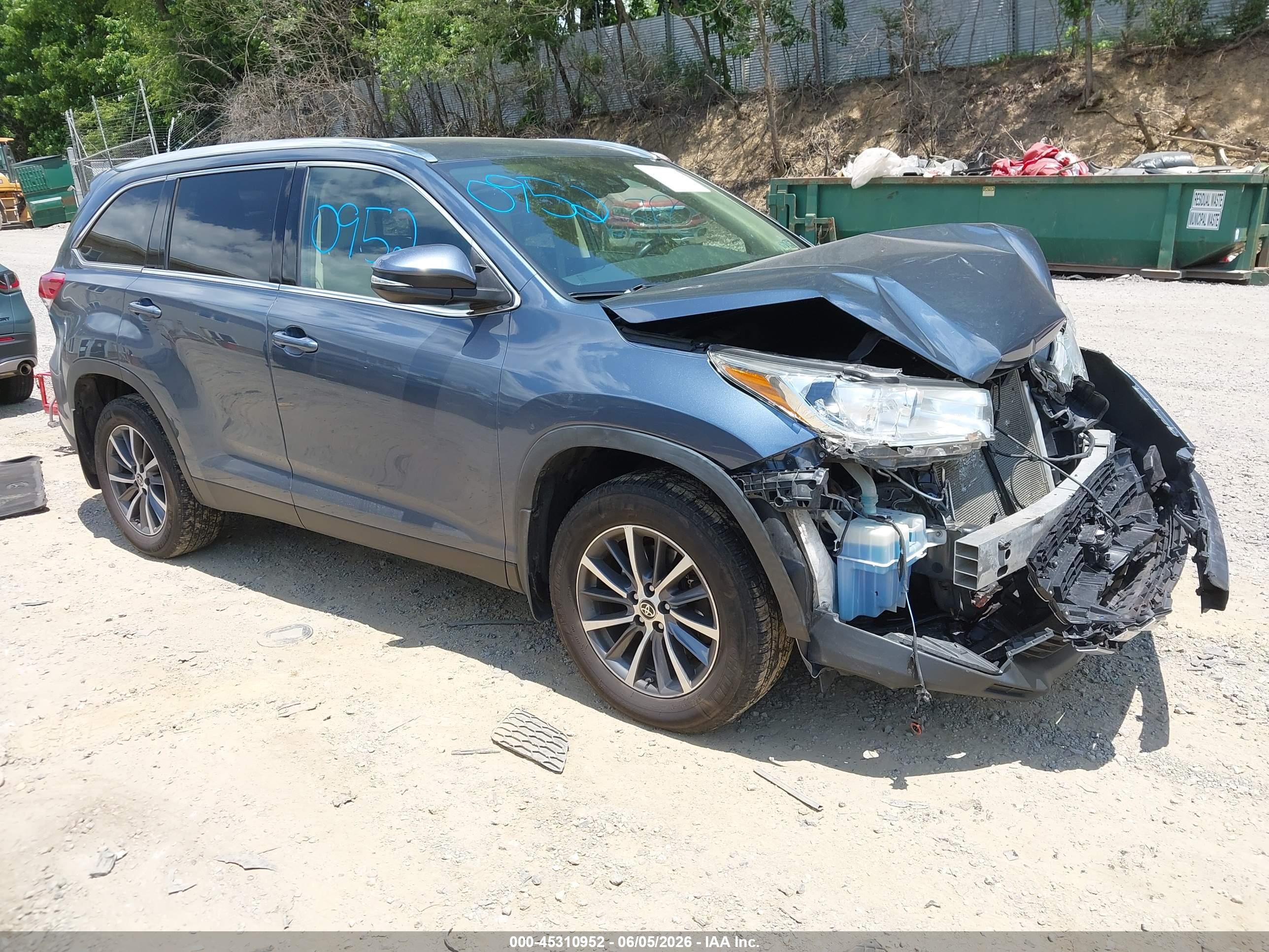 2019 TOYOTA HIGHLANDER XLE