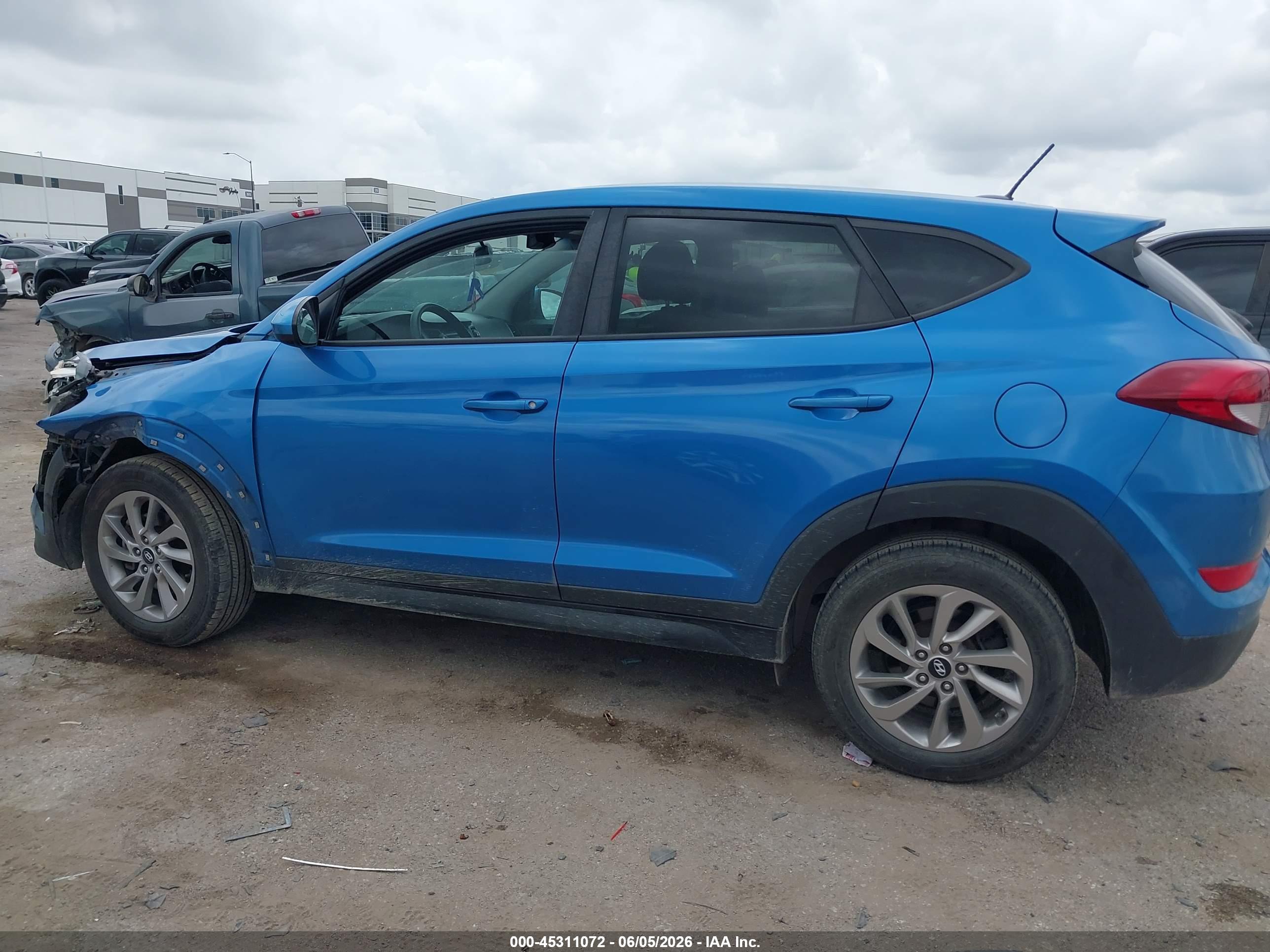 2017 HYUNDAI TUCSON SE