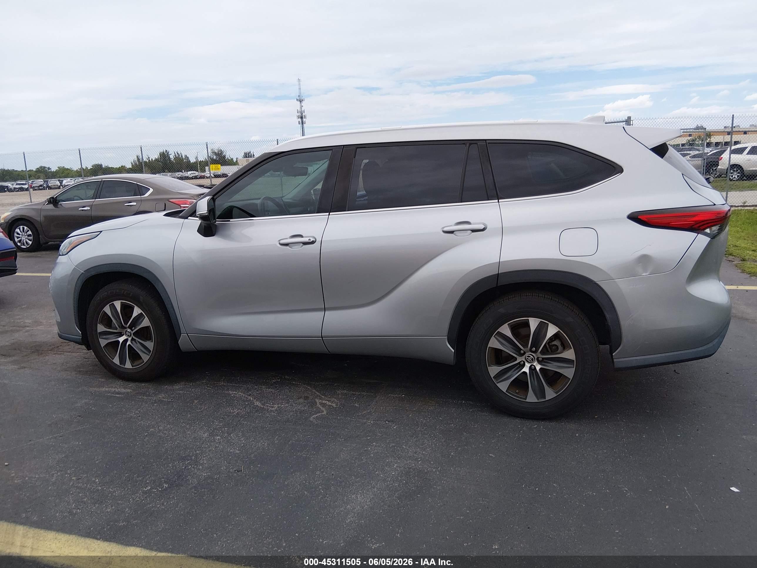 2020 TOYOTA HIGHLANDER XLE