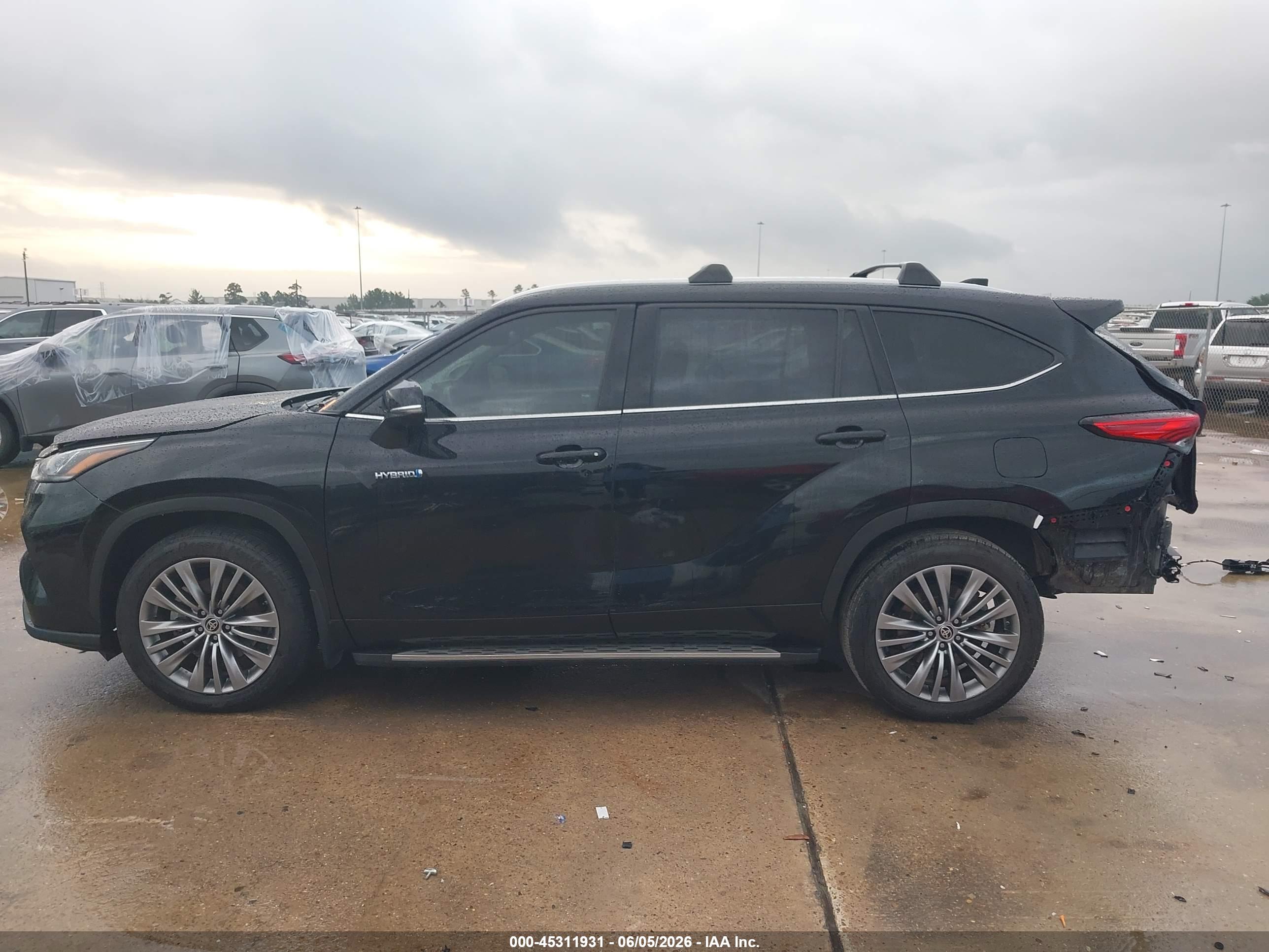 2021 TOYOTA HIGHLANDER HYBRID PLATINUM