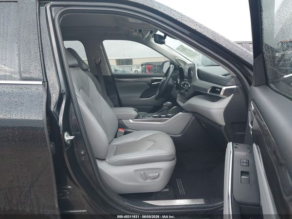 2021 TOYOTA HIGHLANDER HYBRID PLATINUM