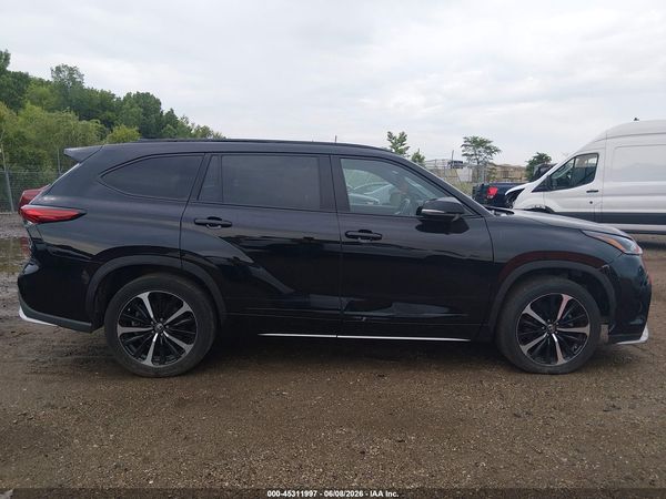 2021 TOYOTA HIGHLANDER XSE
