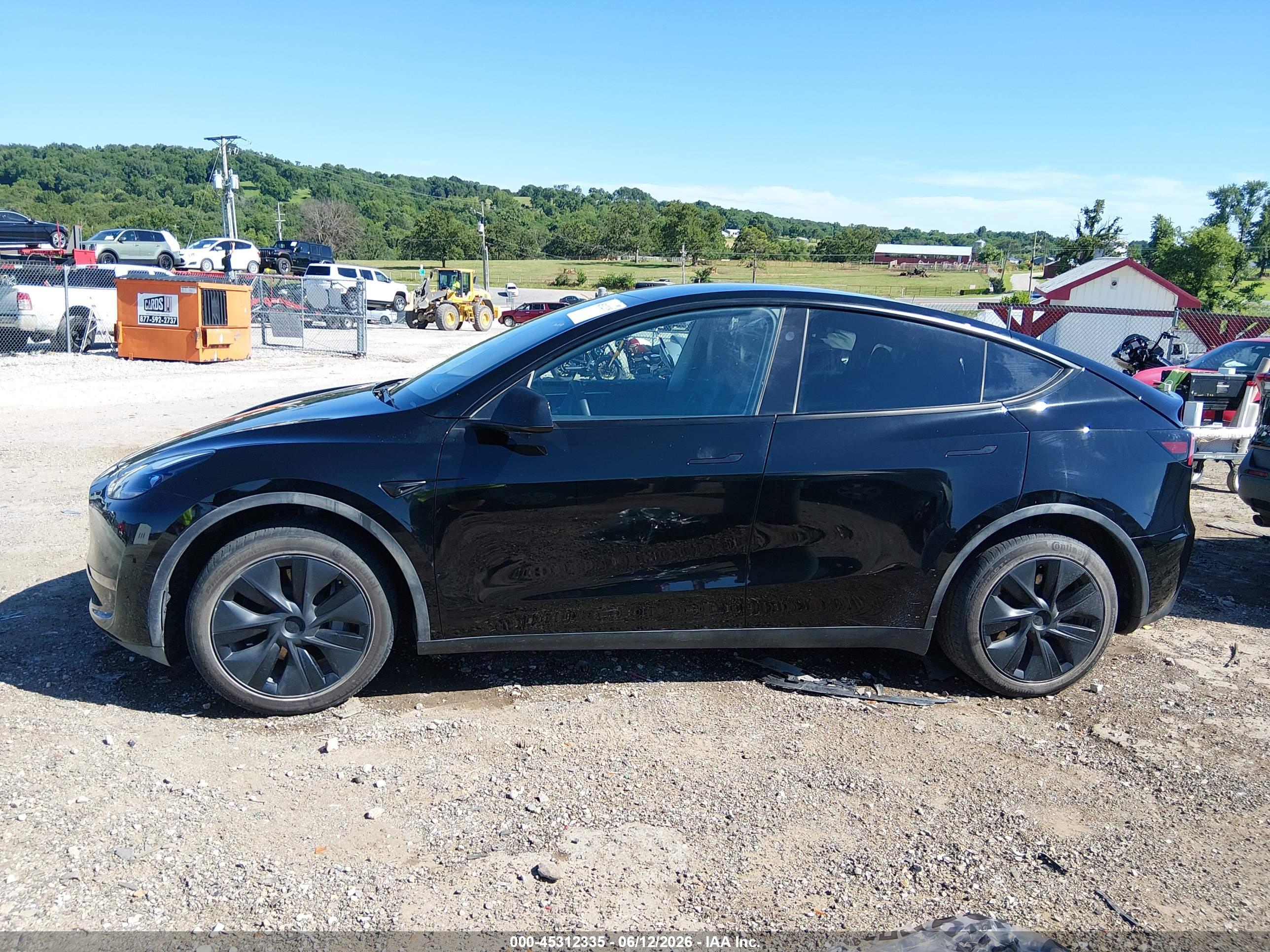2025 TESLA MODEL Y