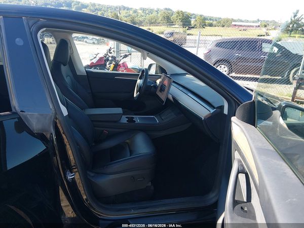 2025 TESLA MODEL Y