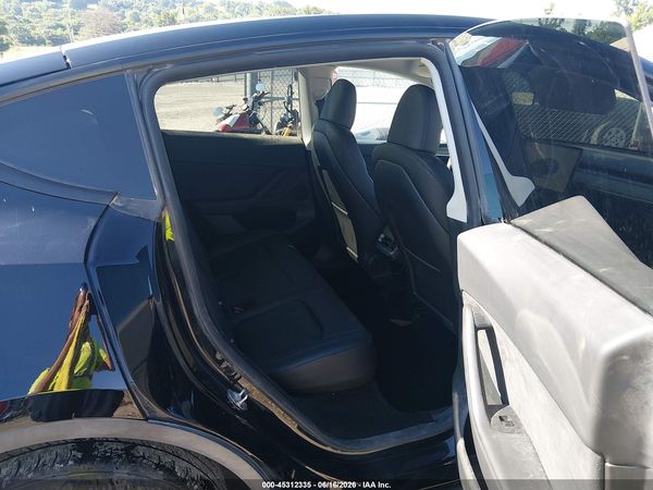 2025 TESLA MODEL Y
