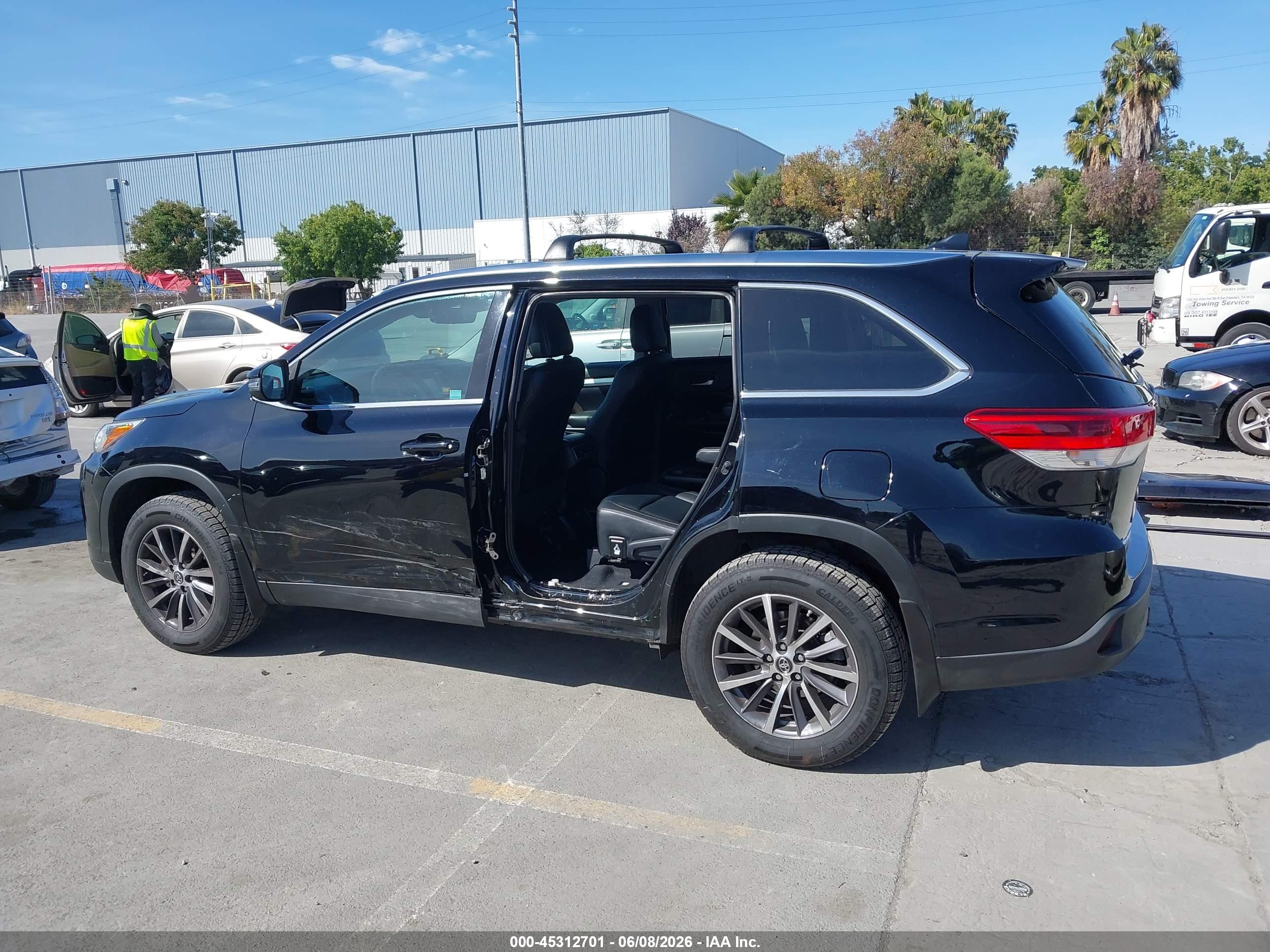 2019 TOYOTA HIGHLANDER XLE
