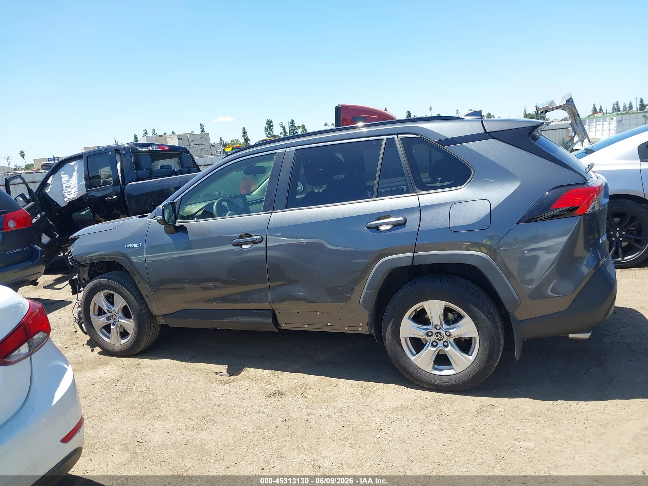 2020 TOYOTA RAV4 HYBRID XLE