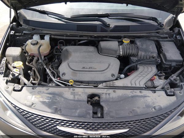 2022 CHRYSLER VOYAGER LX