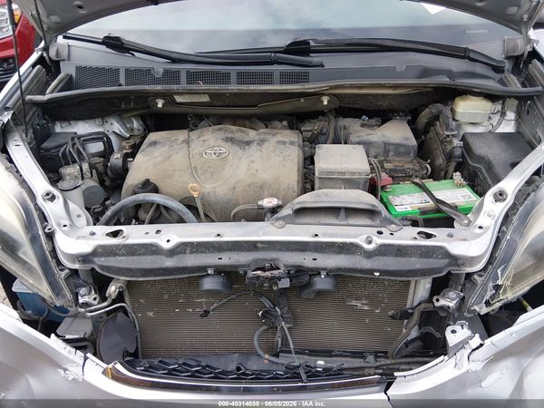 2017 TOYOTA SIENNA SE PREMIUM 8 PASSENGER