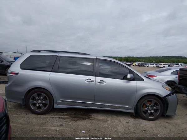 2017 TOYOTA SIENNA SE PREMIUM 8 PASSENGER