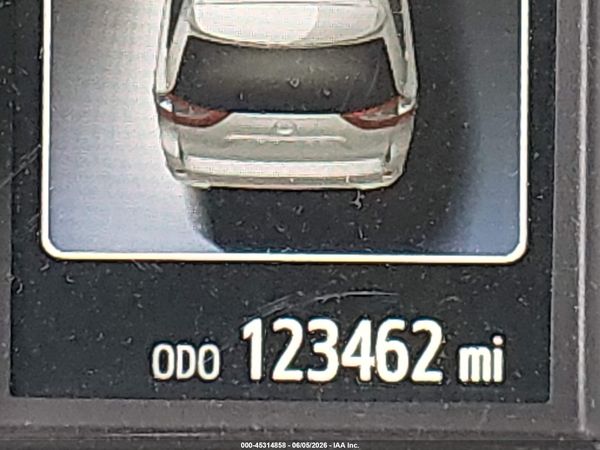 2017 TOYOTA SIENNA SE PREMIUM 8 PASSENGER
