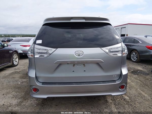 2017 TOYOTA SIENNA SE PREMIUM 8 PASSENGER
