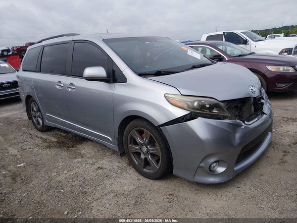 2017 TOYOTA SIENNA SE PREMIUM 8 PASSENGER