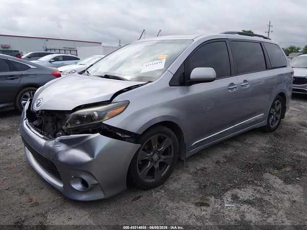 2017 TOYOTA SIENNA SE PREMIUM 8 PASSENGER