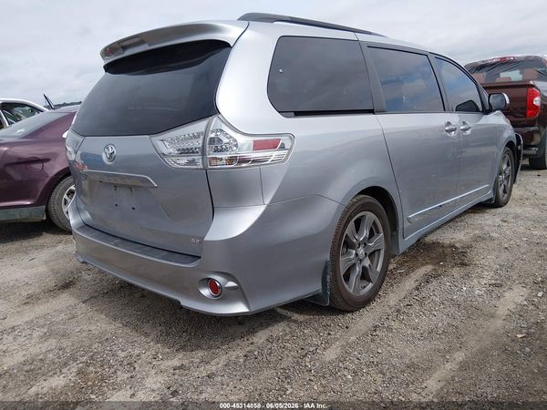 2017 TOYOTA SIENNA SE PREMIUM 8 PASSENGER