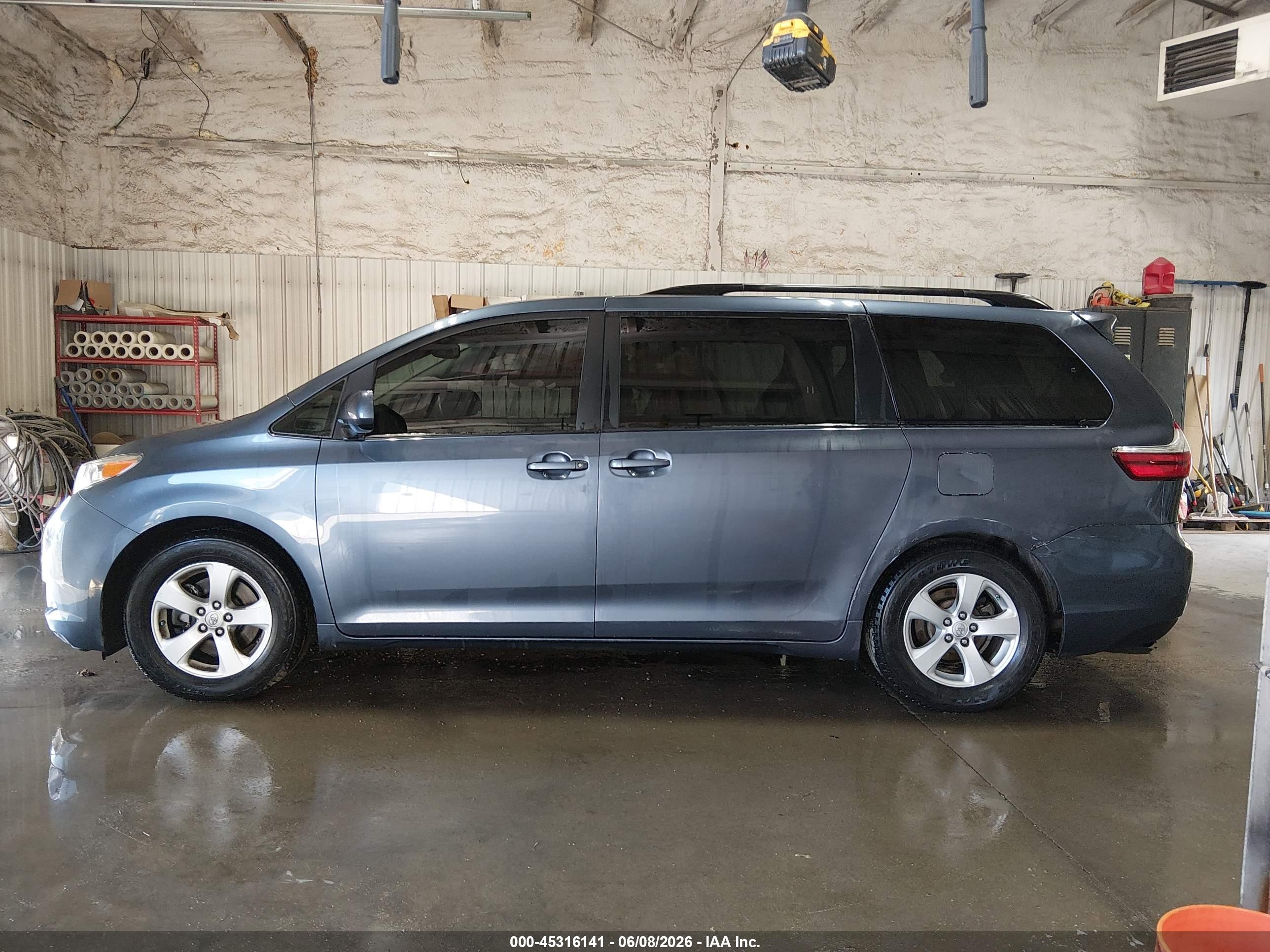 2017 TOYOTA SIENNA LE 8 PASSENGER