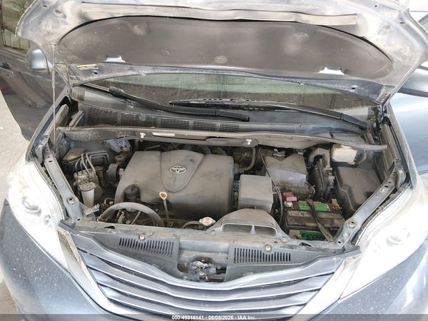 2017 TOYOTA SIENNA LE 8 PASSENGER