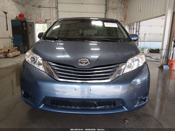 2017 TOYOTA SIENNA LE 8 PASSENGER