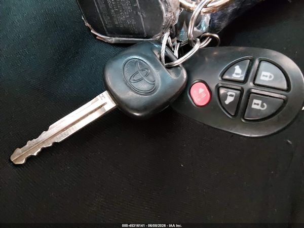 2017 TOYOTA SIENNA LE 8 PASSENGER