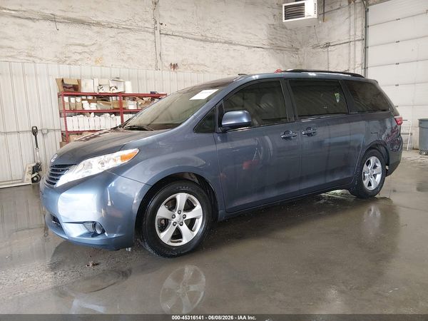 2017 TOYOTA SIENNA LE 8 PASSENGER