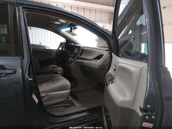 2017 TOYOTA SIENNA LE 8 PASSENGER