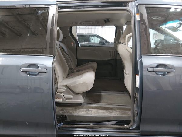 2017 TOYOTA SIENNA LE 8 PASSENGER