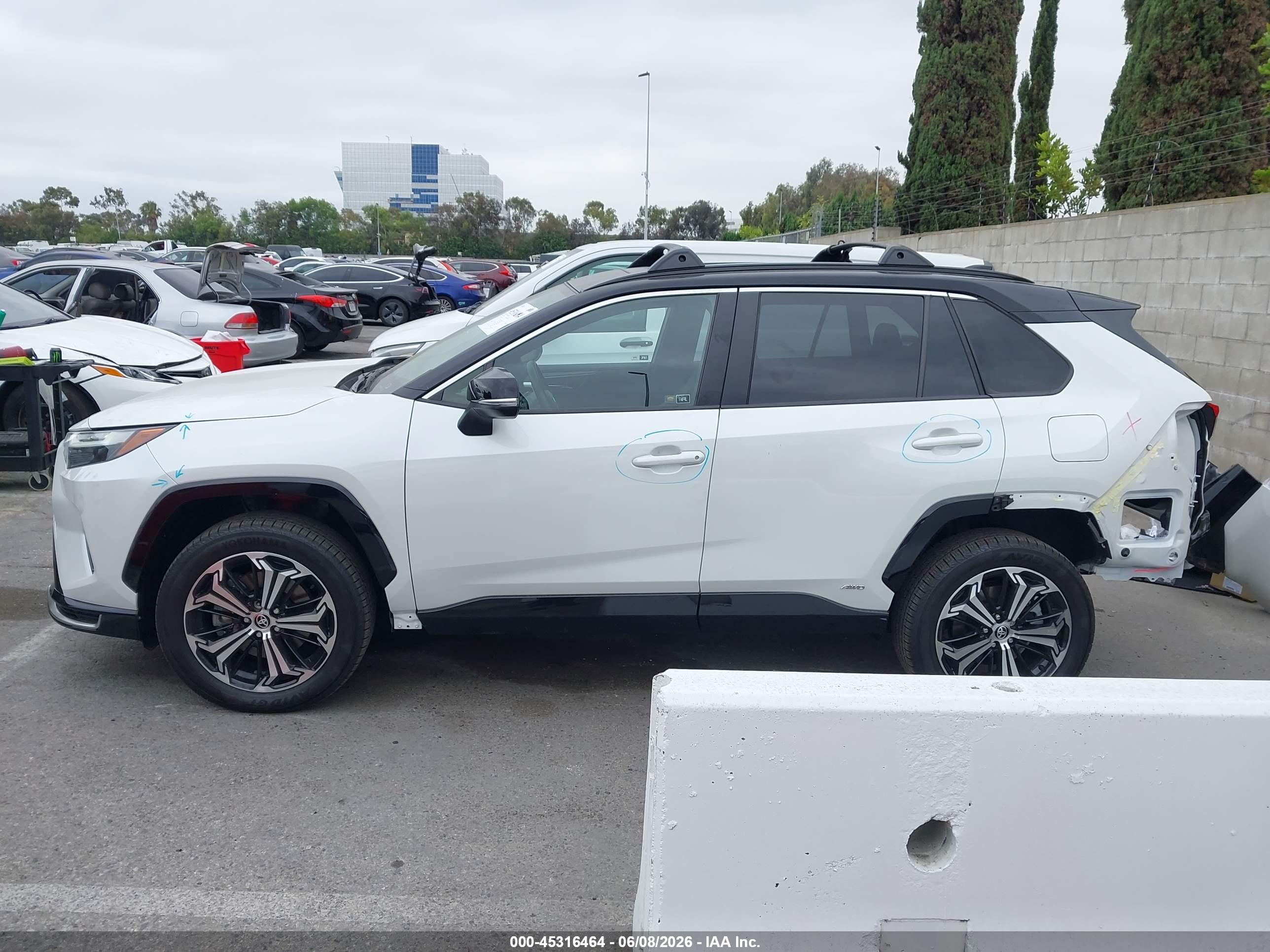 2025 TOYOTA RAV4 PLUG-IN HYBRID XSE