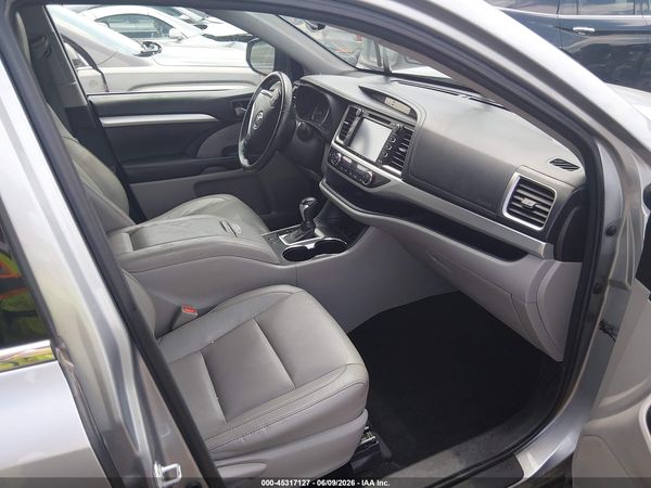 2016 TOYOTA HIGHLANDER XLE V6