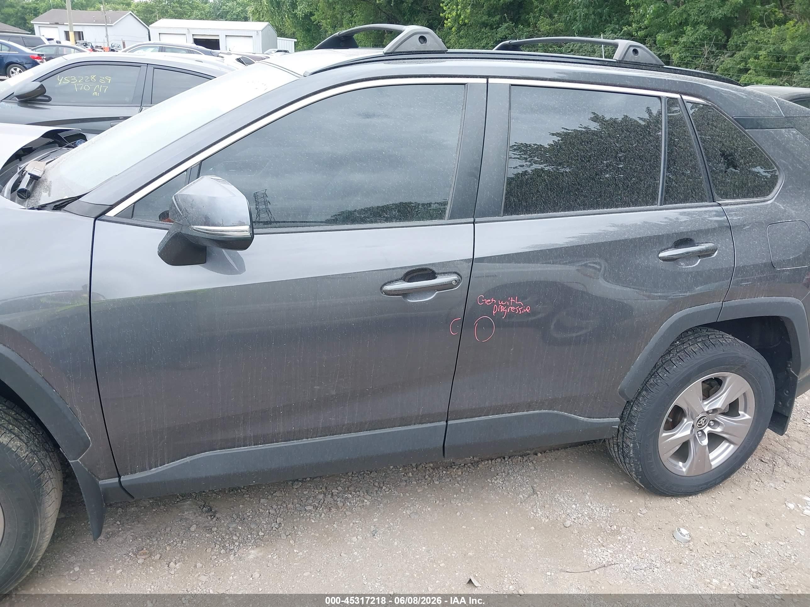 2022 TOYOTA RAV4 XLE