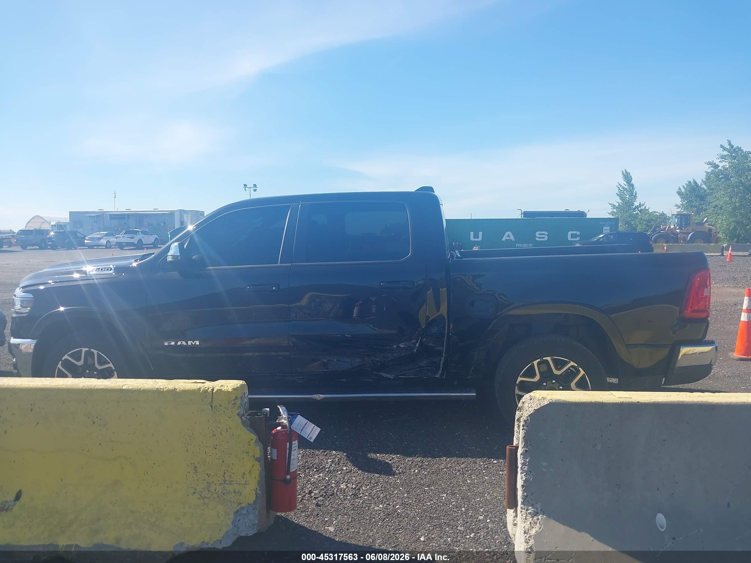 2025 RAM 1500 LARAMIE  4X4 5'7 BOX