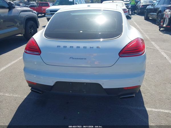 2015 PORSCHE PANAMERA 4